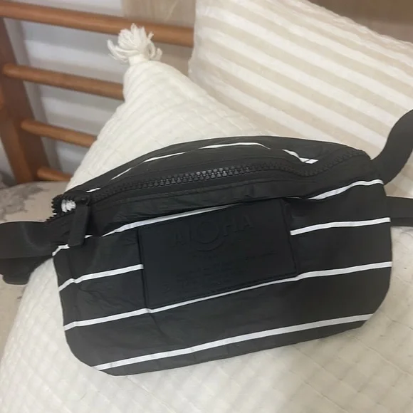 Aloha Collection Mini Hip Pack - Picture 4 of 4
